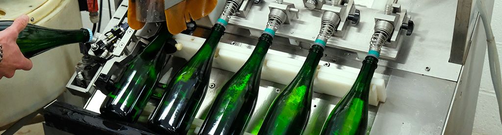 Le dégorgement, la dernière étape de la vinification du champagne